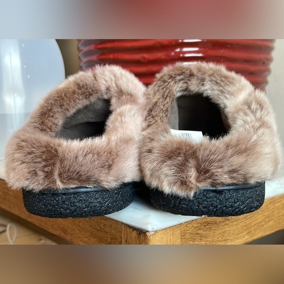 Isotoner Slippers CHEETAH Memory Foam Hoodback ECO Comfort Women’s Sz 9.5-10 NWT - Picture 10 of 12